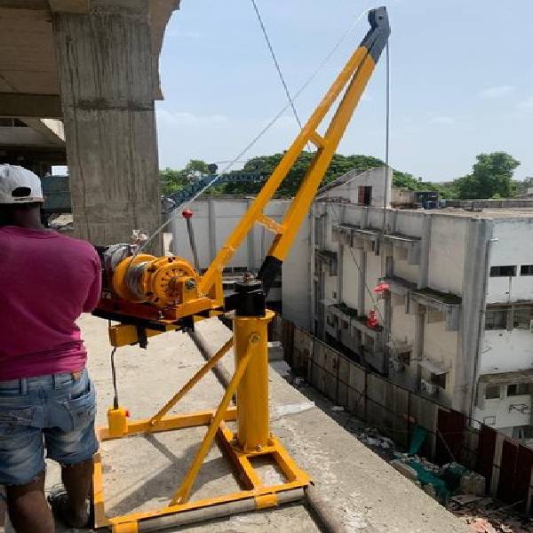 Material Lifting Machines in Nagpur United Trading company