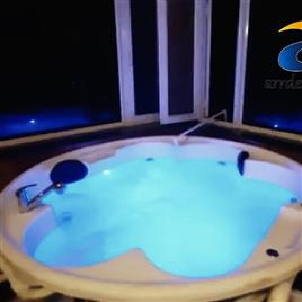 Jacuzzi Bath Tub 6 Feet Fibreglass in Delhi High Court Arrdev
