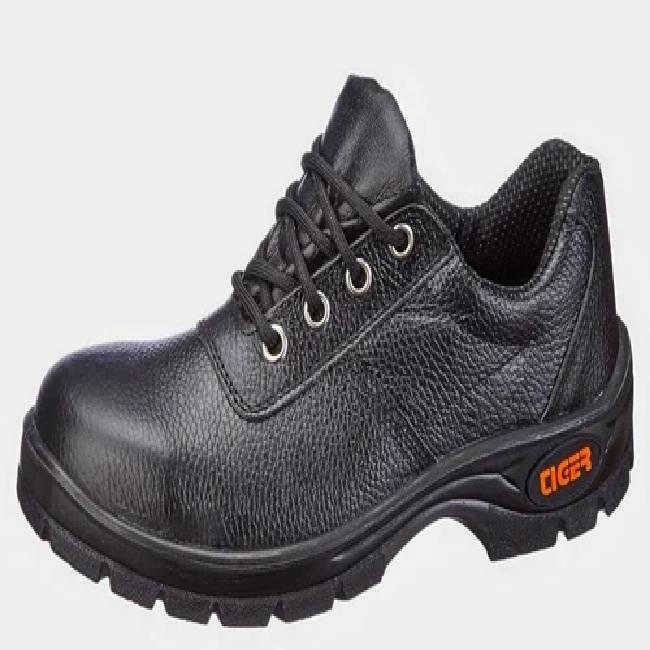 Safety shoes Price in Indore, Madhya Pradesh – ₹250 Adwait Engineering