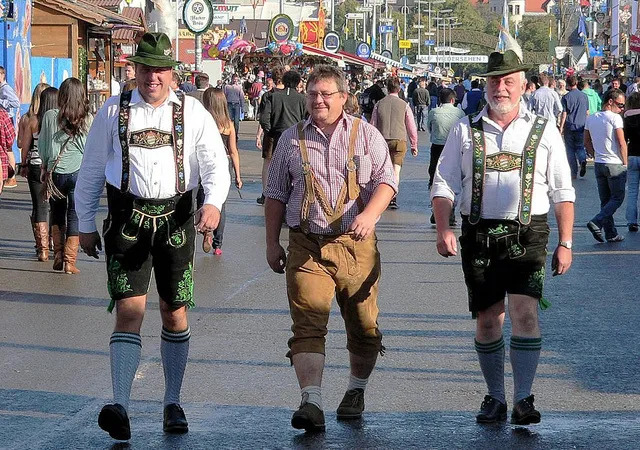 What Is the Traditional Men's Oktoberfest Outfit and How Do You Wear It?