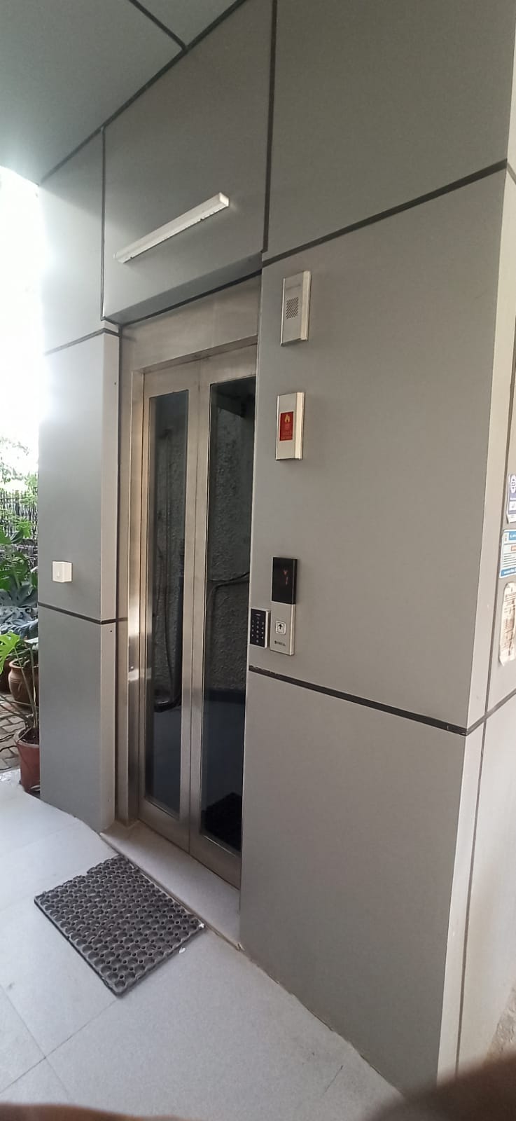 Capsule Lift: Style, Comfort, and Technology in One Elegant Ride