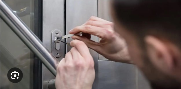 Immediate Security Super G and R Locksmith Calgary's Expert Response to Broken Door Locks