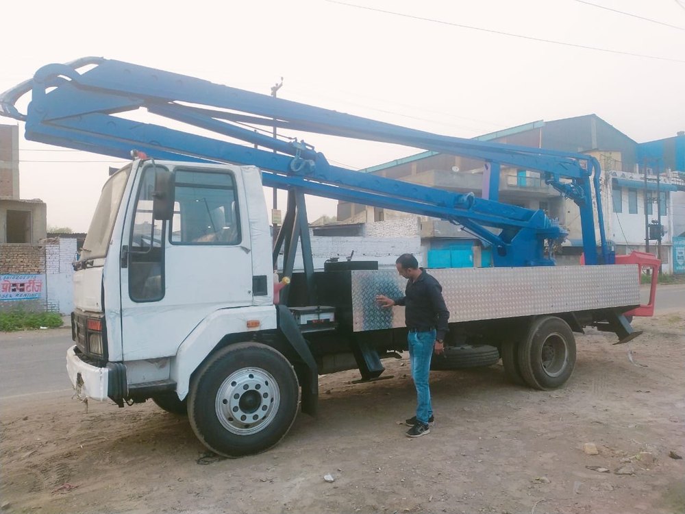 Articulated Boom Lift in Ghaziabad Clean & Green Equipments Private Limited