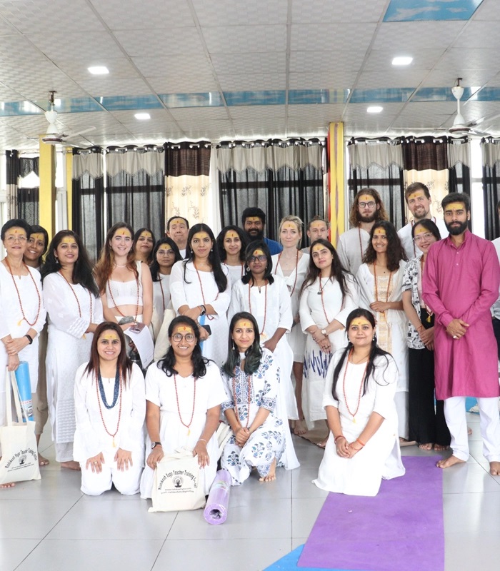 "Top Benefits of 200 Hour Yoga Teacher Training in Rishikesh"