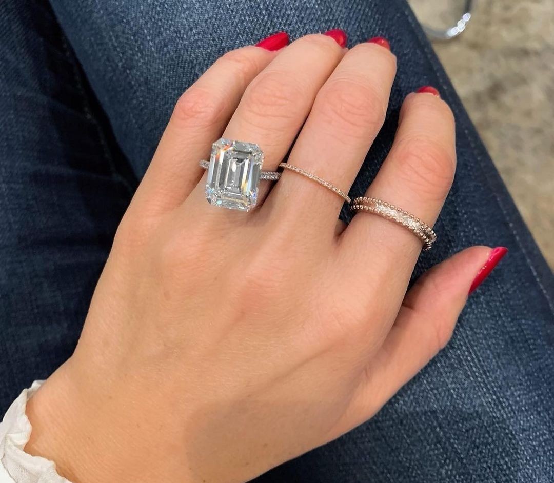 Emerald cut rings that highlight fine craftsmanship