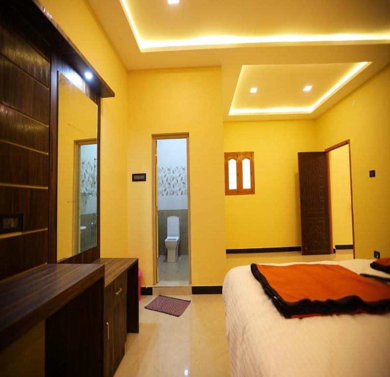 "Best Hotel Rooms in Pollachi – Comfort & Convenience at Canalway Inn "