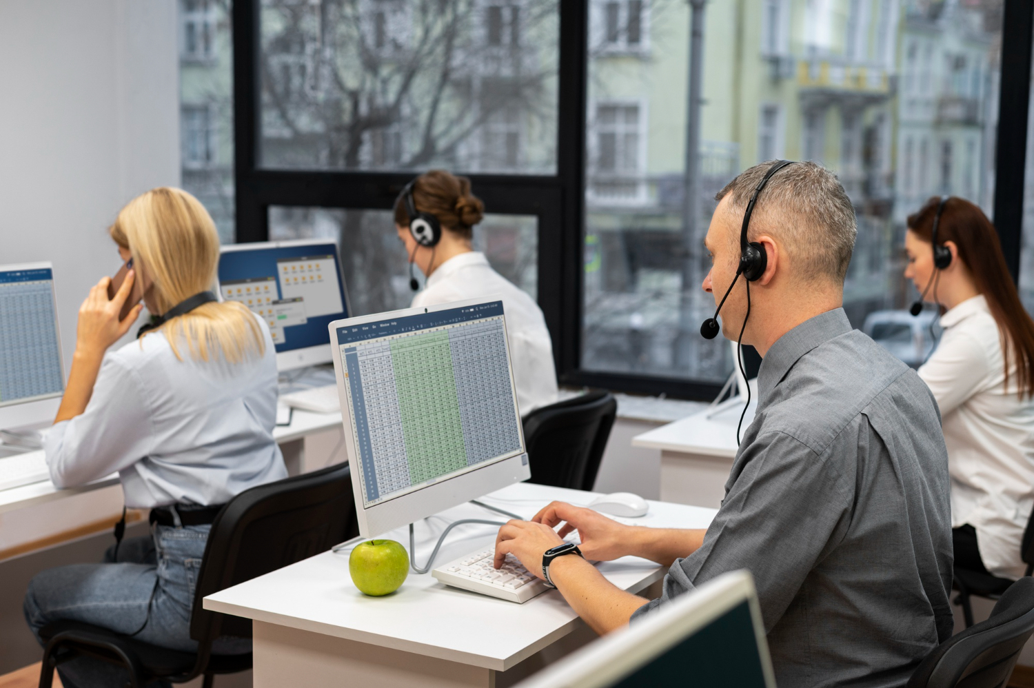 Measuring Success: Key Performance Indicators for VoIP and Cloud Contact Center Software