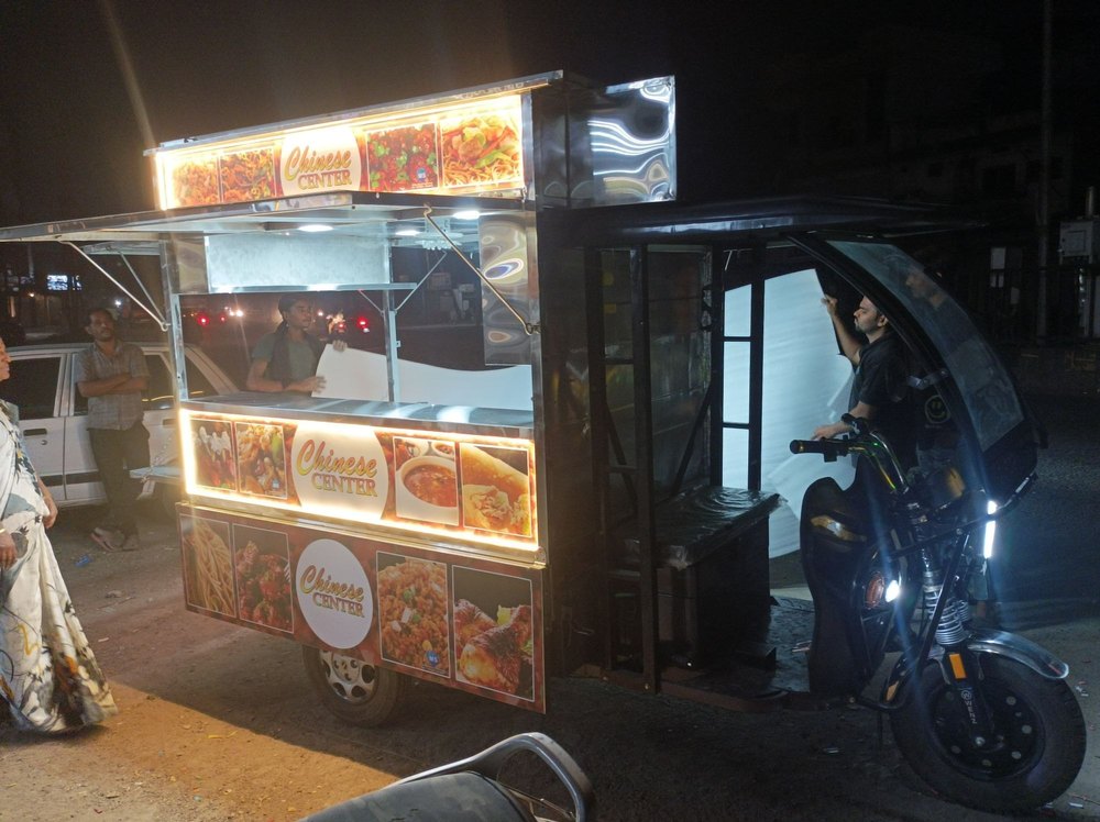 E Rickshaw Food Cart, Maximum Run Per Charge 80100 km, Loading