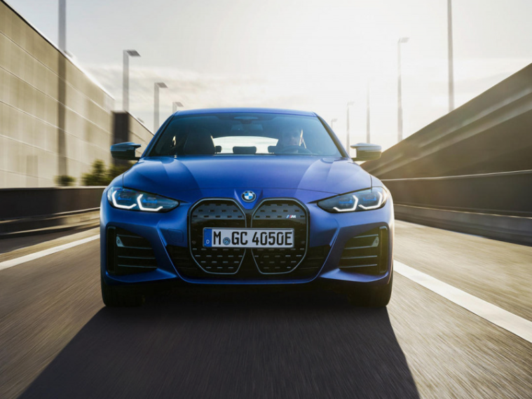 Why Luxury Car Buyers Prioritize Expert Dealerships