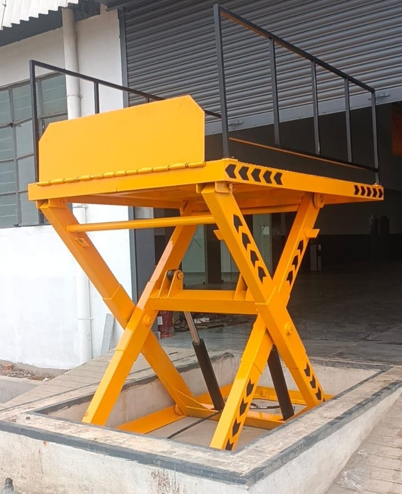 Hphsl Hydraulic Car Scissors Lift, Capacity 0.5kg 15 Ton, Running