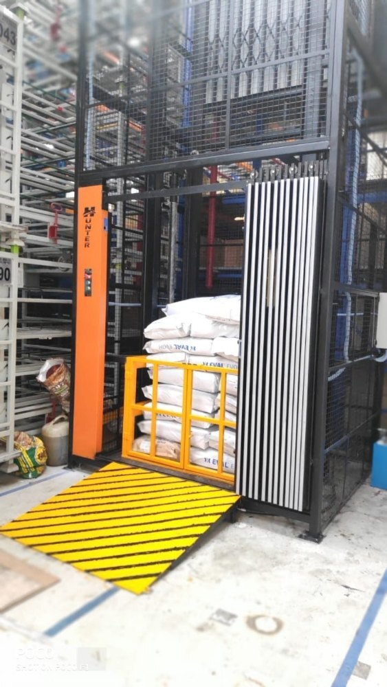 Hunter Goods Cage Lift, Capacity 12 ton, Maximum Height 3000 Mm