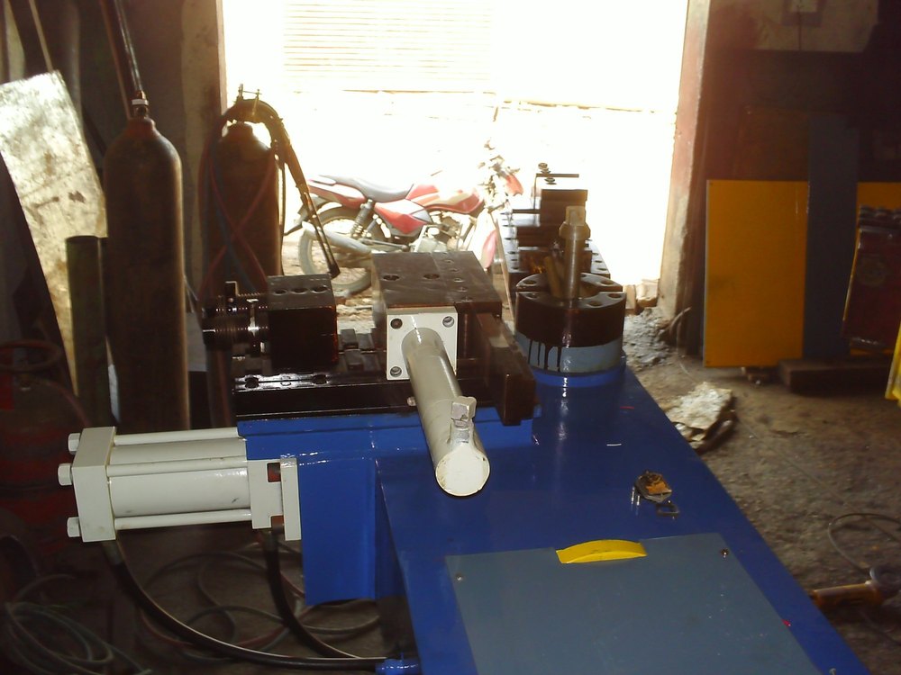 Hydraulic Round Pipe Bending Machine, Max Bend Radius 250 mm Manufacturer & Seller in Pune