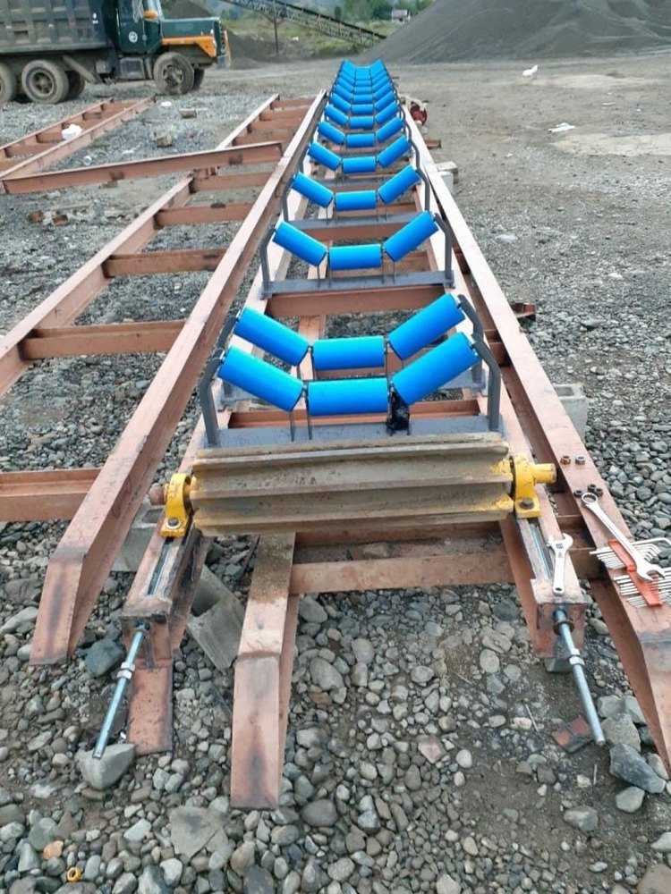 Mild Steel Idler Roller Conveyor, Load Capacity Upto 200 kg in