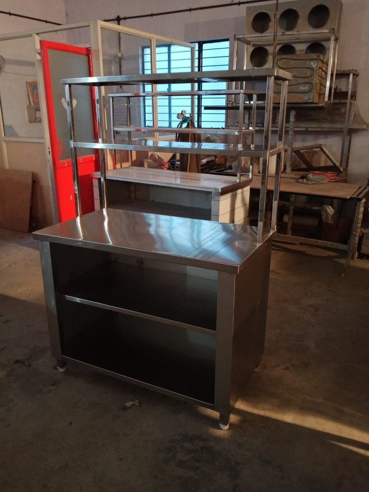 Pick Up Counter With All Three Sides Are Closed And 2 Ohs & 2 Under