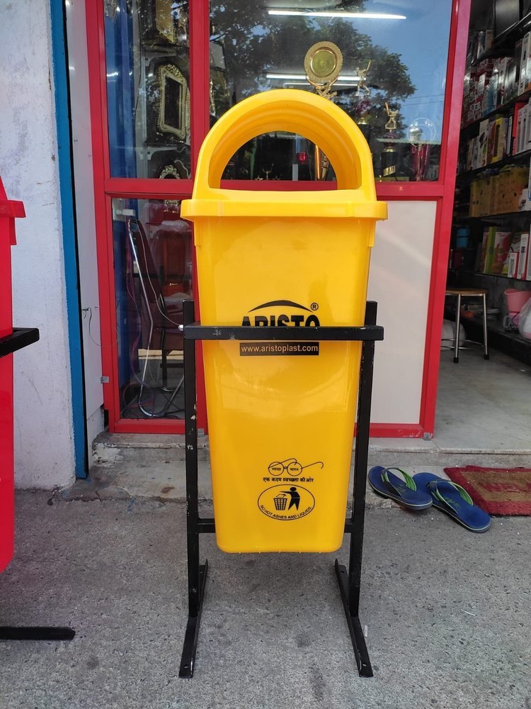 Plastic 1 Pc Pole Mounted Garbage Bucket With Dome Lid Manufacturer