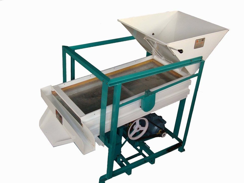 Seed Grader SemiAutomatic Soybean Seeds Cleaning Machine in Rajkot