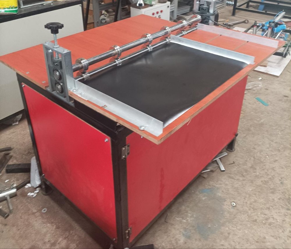 Semi Automatic Paper Bag Making Machine, Capacity 1000 BAGS in