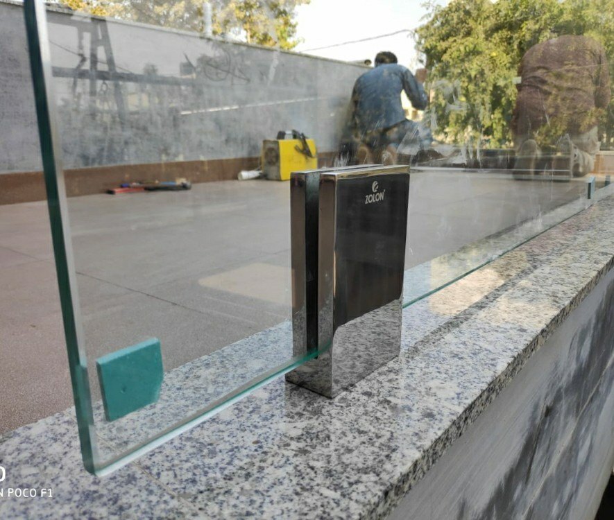 SS Balcony Glass Spigot in Rajkot ZOLON ARCHITECTURAL HARDWARE