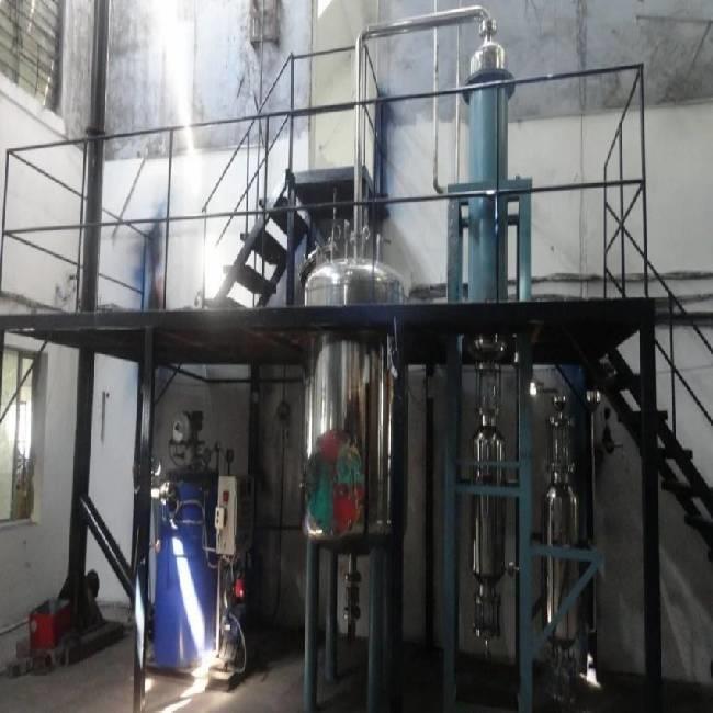 Steam distillation unit for essential oils