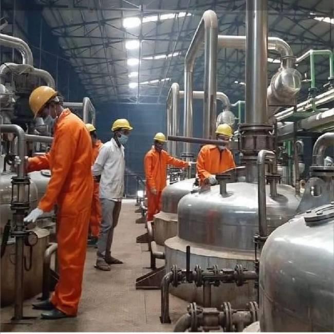 Continuous solvent extraction plant