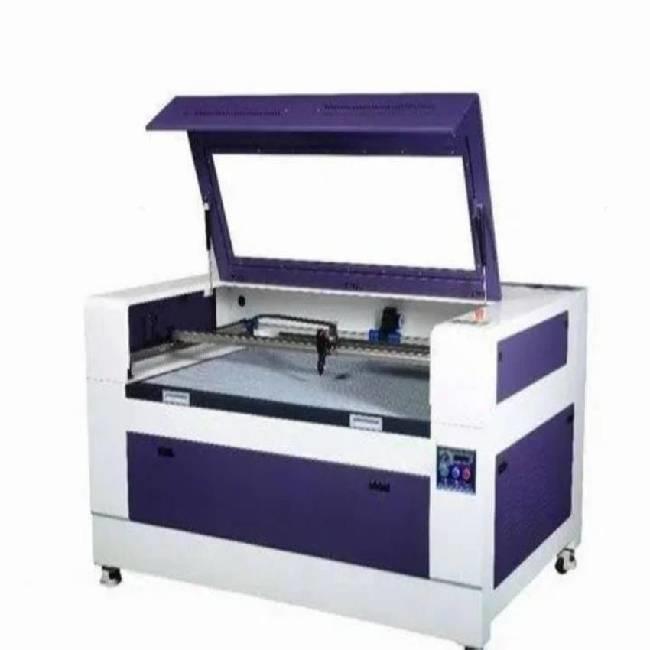 Auto-Focus Laser Cutting Machine