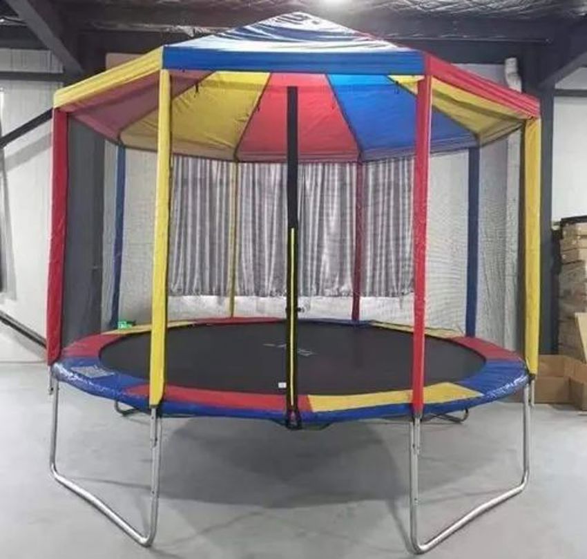14ft Trampoline with Roof