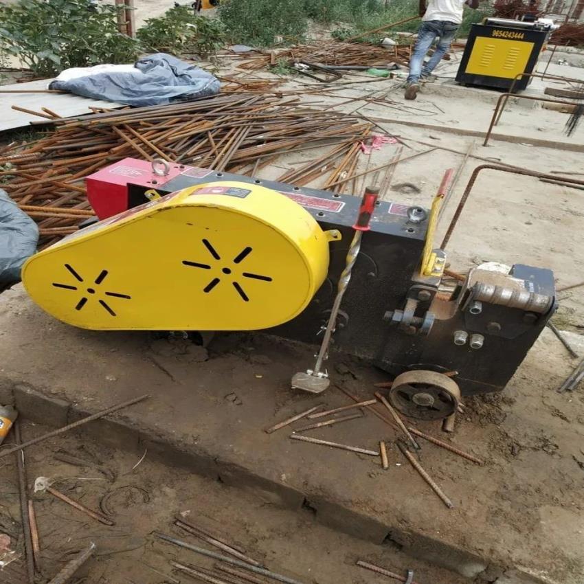 Diesel Engine 10 HP Concrete Mixer with Lift for Construction, Drum Capacity: 750 L