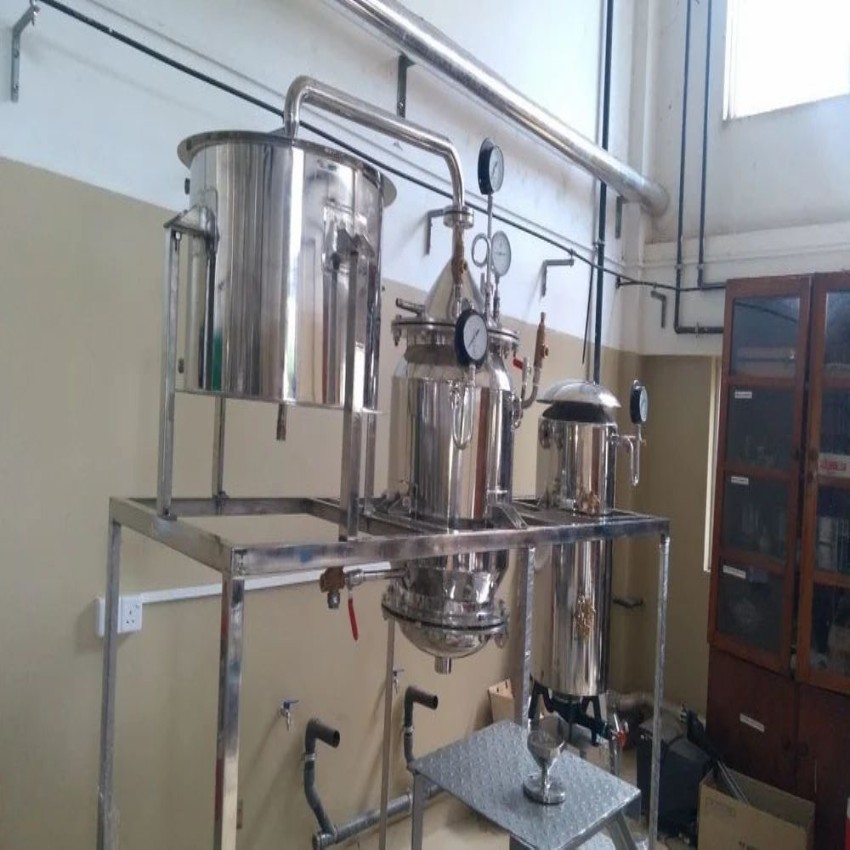 Essential Oil Solvent Extraction Unit, Capacity: 100 TPD