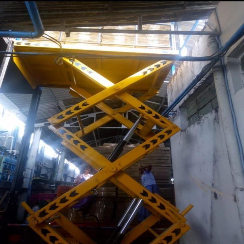 SBR Hydraulic Goods Lift Repairing Services
