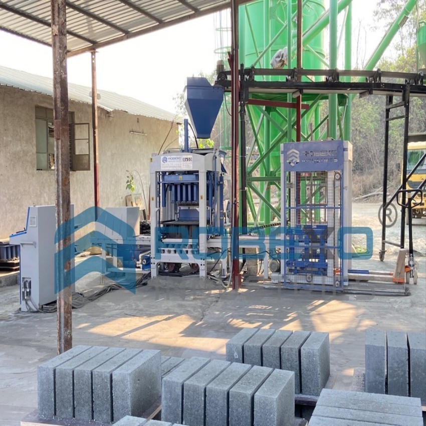 Solid Hydraulic Brick Making Machine, 1500 Per Hour