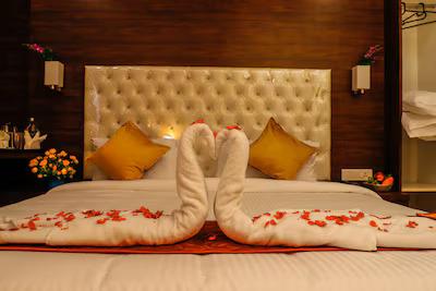 Hotel RN Grand - Luxury Hotel Near Railway Station with Affordable Rooms in Governor Peta