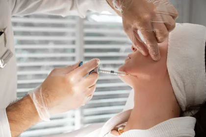 حشوات الجلدية: الطريق المختصر لجمال دائم دون جراحة