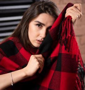 10 Reasons Why You Need a Cashmere Scarf in Your Wardrobe