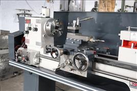 Medium Duty Geared Lathe Machine