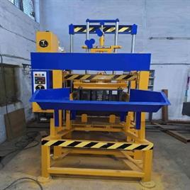 Semi Automatic Solid Hydraulic Brick Making Machine, 800 Per Hour