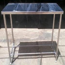 Standing dining table