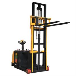 Battery Operated Counder Balance Stacker Capacity 1.5 Ton, Lift Ht 4.5 Mtr