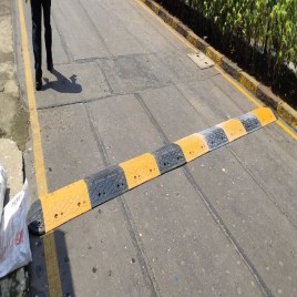 30 Ton Plastic Speed Breaker