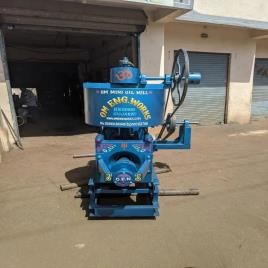 6 Bolt Commercial Expeller Sesame Semi Automatic Oil Mill Machine