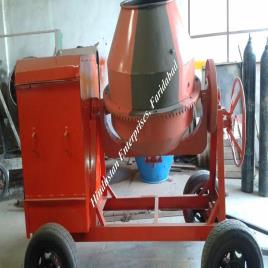 Automatic Stainless Steel Two Leg Builder Hoist Concrete Mixer Machine, Capacity: 800 L