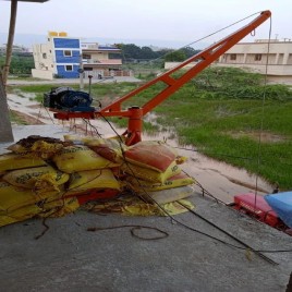 Building Material Lifter Crane, Load Capacity: 12 Ton
