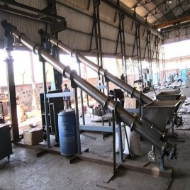 Carbon Steel Inclined Screw Conveyors, Capacity: 800 Kg