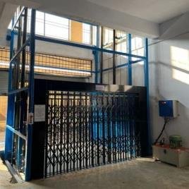 Commercial Goods Lift