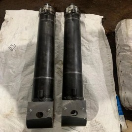 Double Iron Heavy Duty Hydraulic Cylinder, Welded, 700 Bar