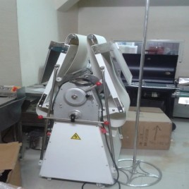 Dough Sheeter Machine, Capacity: Max Rolling Weight 5kg