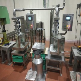 Electric PLC Base Oil Filling Machine, Capacity: 20 BPM