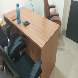 Engineered Wood Wooden Office Tables, Without Storage