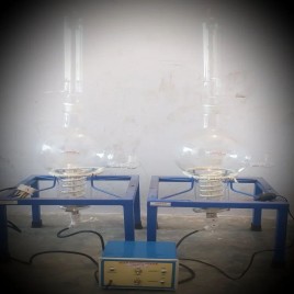 Floor Borosilicate Glass 4 Litre Laatu Vertical Double Water Distillation, For Chemical Laboratory