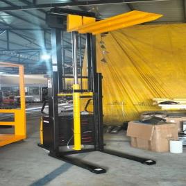 Fork Staker Hunter semi electric stackers, DC