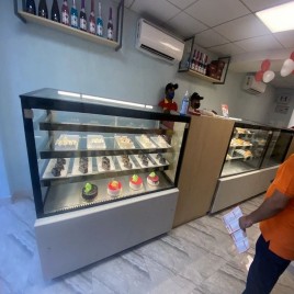 Grey Stainless Steel Cake and Pastry Display Counter, for Commercial